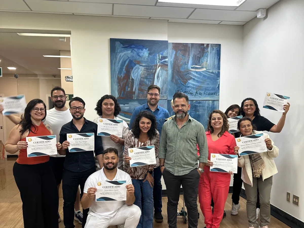 Turma numerosa de profissionais de saúde formados por Fábio Pense